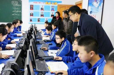 智慧課堂引領教學變革 廣元市教育信息化推進會走進嘉陵一中